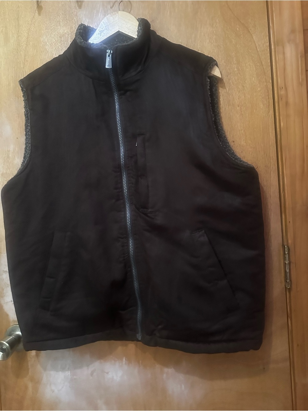 RAINFOREST Men's Dark Brown Sherpa-Lined Zip-Up Vest